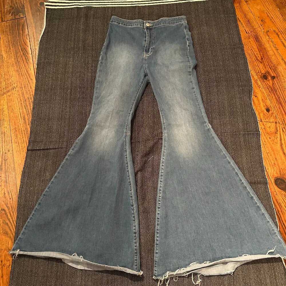 Free People Just Float On Flare Jeans, size 30